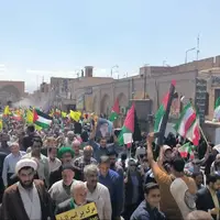 راهپیمایی مردم استان یزد در حمایت از عملیات «وعده‌ صادق»