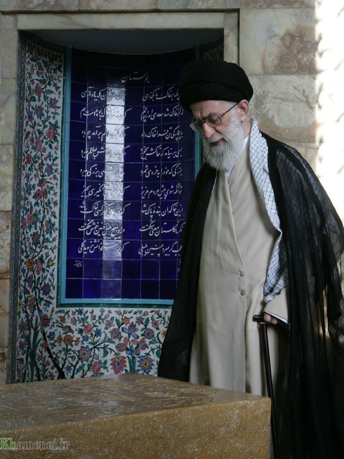 عکس/ حضور رهبر انقلاب در سعدیه شیراز سال ۱۳۸۷