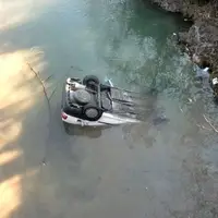 سقوط یک پراید به رودخانه چالوس