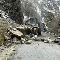 خطر سقوط سنگ در جاده کرج به چالوس