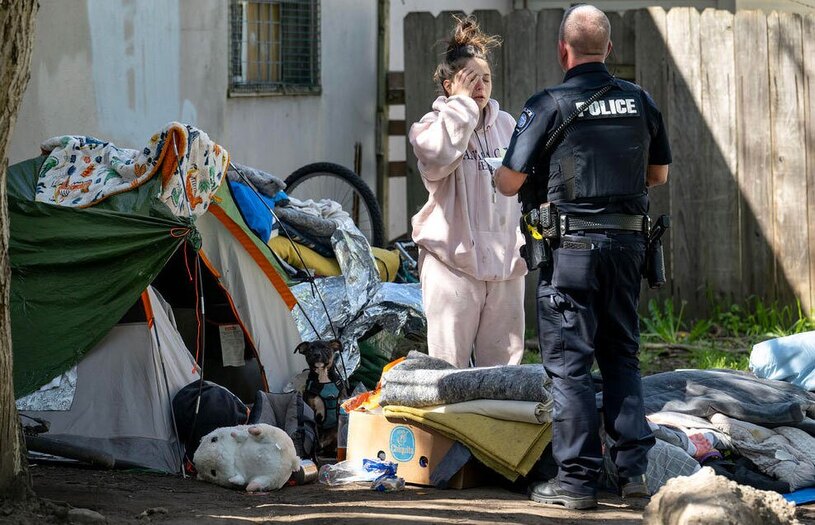 چادر یک زن بی خانمان در پارکی در شهر اورگان آمریکا
