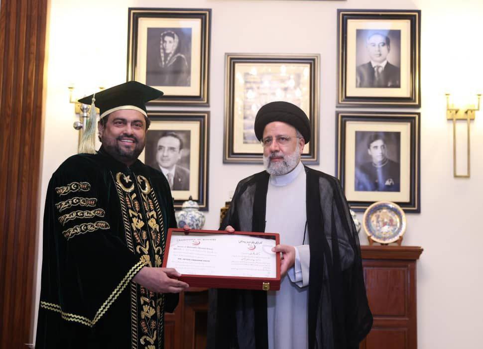 عکس/ اعطای مدرک دکترای افتخاری به رئیس جمهور از سوی دانشگاه کراچی