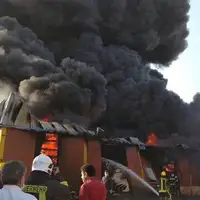 جدال 20 آتش‌نشان با شعله‌های آتش در شهرک صنعتی شکوهیه؛ حریق بالاخره اطفا شد