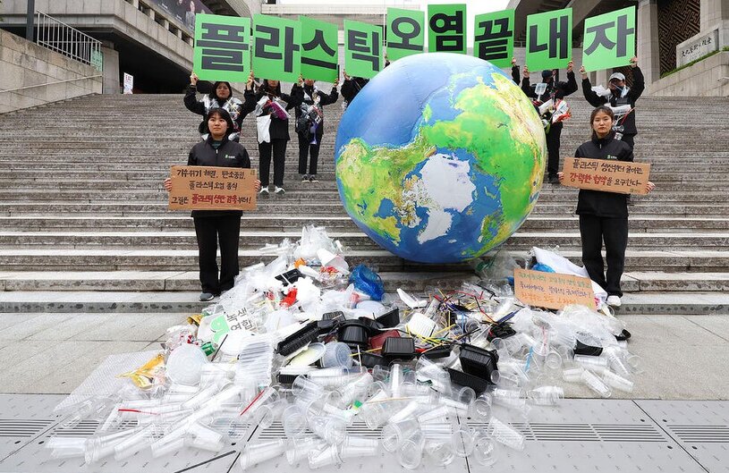 گرامیداشت روز زمین از سوی فعالان محیط زیست کره ای در شهر سئول