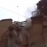 تخریب یک خانه بر اثر بارندگی شدید و سیلاب در بافت تاریخی زواره اصفهان 