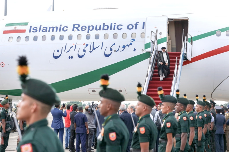 عکس/ استقبال جالب از رئیس جمهور در فرودگاه سریلانکا جزیره خاص آسیا