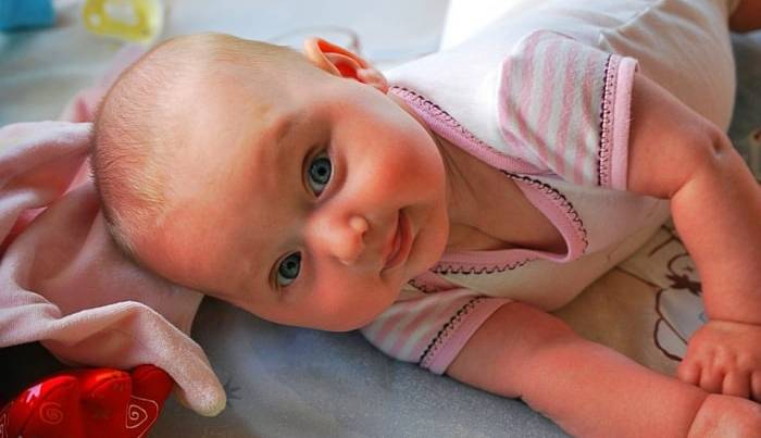 لحظات حساس از نجات نوزاد 3 روزه توسط هلال احمر