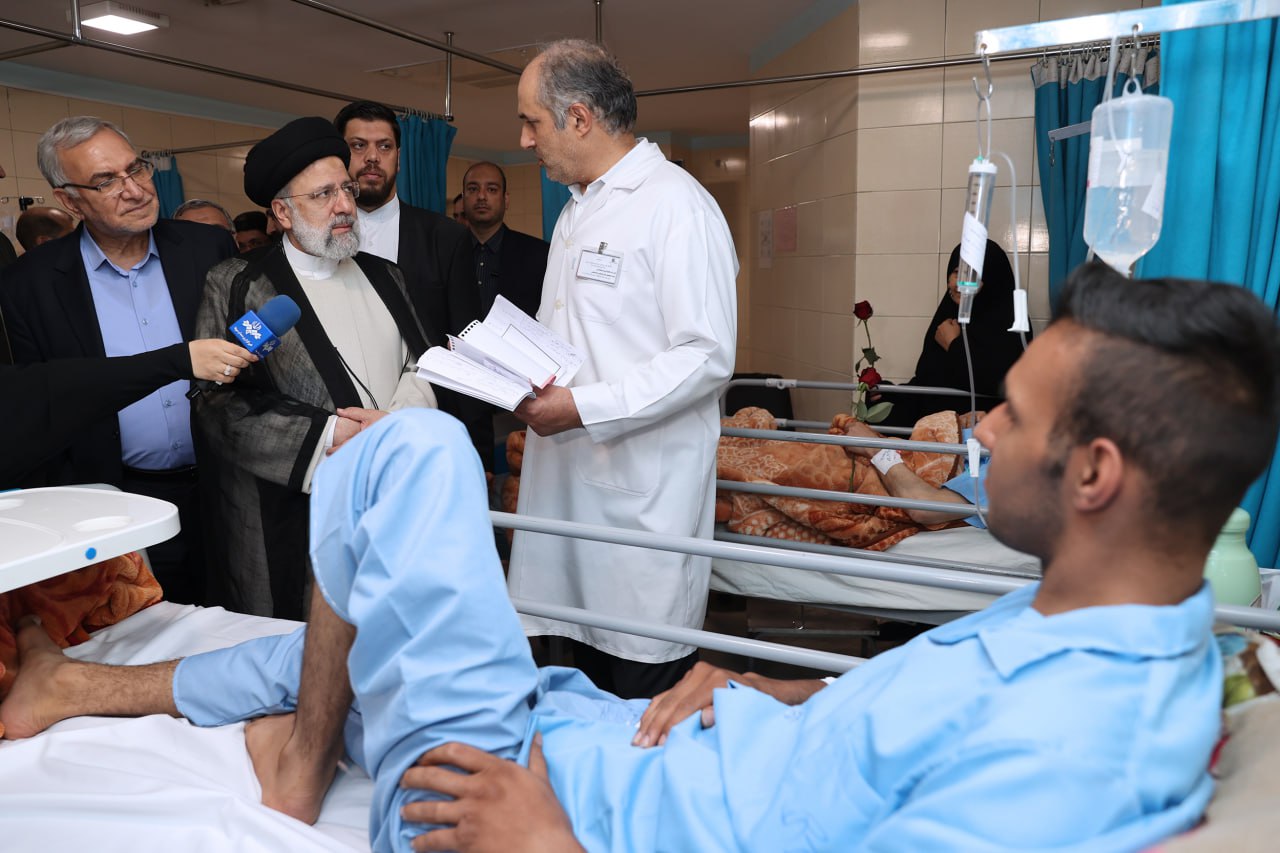 عکس/ بازدید رئیس جمهور از بیمارستان شهدای یافت‌آباد و پیگیری مشکلات مردم