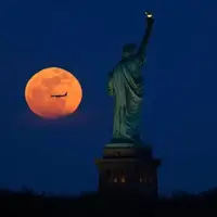 عکس/ تصاویری خیره‌کننده از «ماه صورتی» در سراسر جهان
