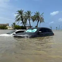 دبی همچنان غرق در آب