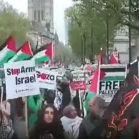 پرچم «یا حسین» در تظاهرات حامیان فلسطین در لندن