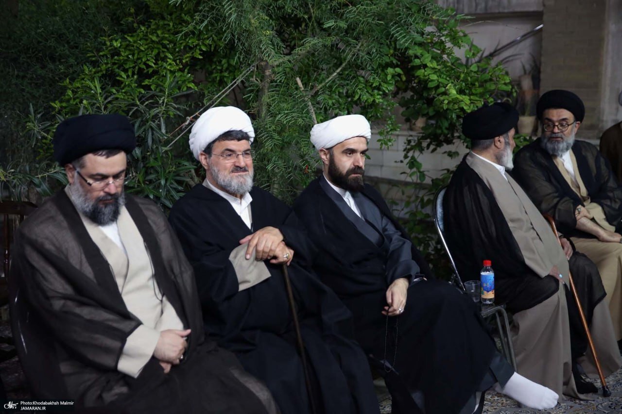 عکس/ تصاویری از نوه و نتیجه امام خمینی در یک مراسم عزاداری