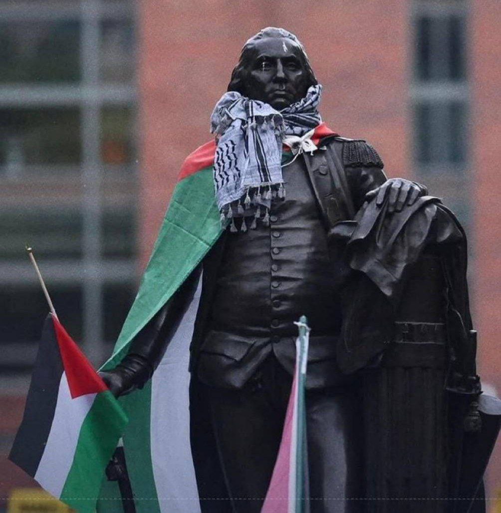 عکس/ چفیه و پرچم فلسطین بر گردن مجسمه جرج واشنگتن