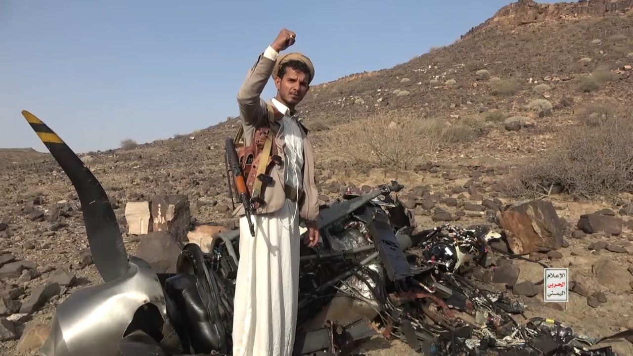 عکس/ تصاویر گروه «الاعلام الحربی» یمن از ساقط کردن پهپاد ام‌کیو-۹ آمریکا بر فراز استان صعده