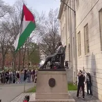 اهتزاز پرچم فلسطین در ساختمان دانشگاه هاروارد آمریکا