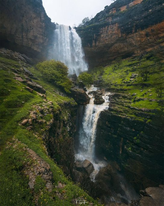آبشار زیبای تخت‌چو در استان لرستان