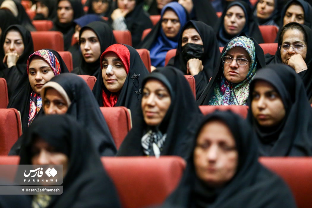 عکس/ تجلیل از معلمان نمونه کشوری با حضور رئیس جمهور