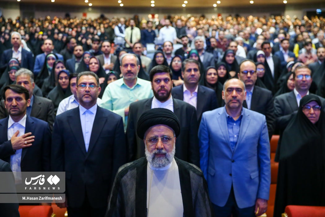 عکس/ تجلیل از معلمان نمونه کشوری با حضور رئیس جمهور