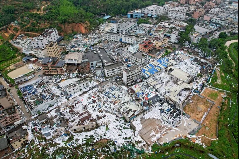 نمایی از تخریب ساختمان ها در اثر گردباد در جنوب چین