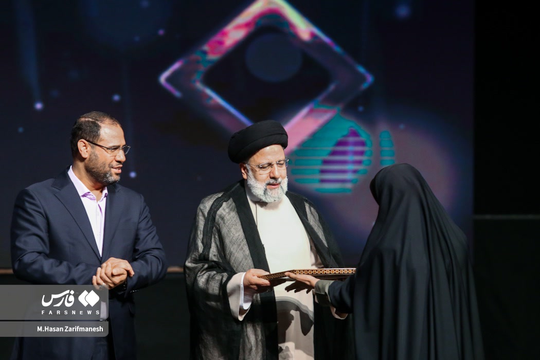 عکس/ تجلیل از معلمان نمونه کشوری با حضور رئیس جمهور