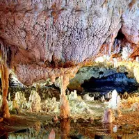 معرفی زیباترین غار آبی و خشکی جهان