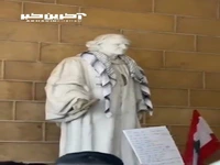 چفیه فلسطینی روی دوش مجسمه جورج واشتنگتن در لبنان