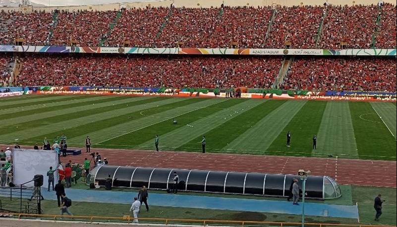 پر شدن ورزشگاه آزادی شعارهای تند هواداران پرسپولیس و سپاهان