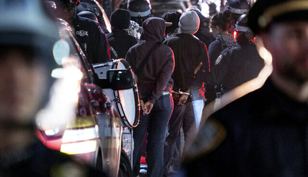 بازداشت 300 دانشجوی معترض در نیویورک/ شهردار: آشوبگر بودند