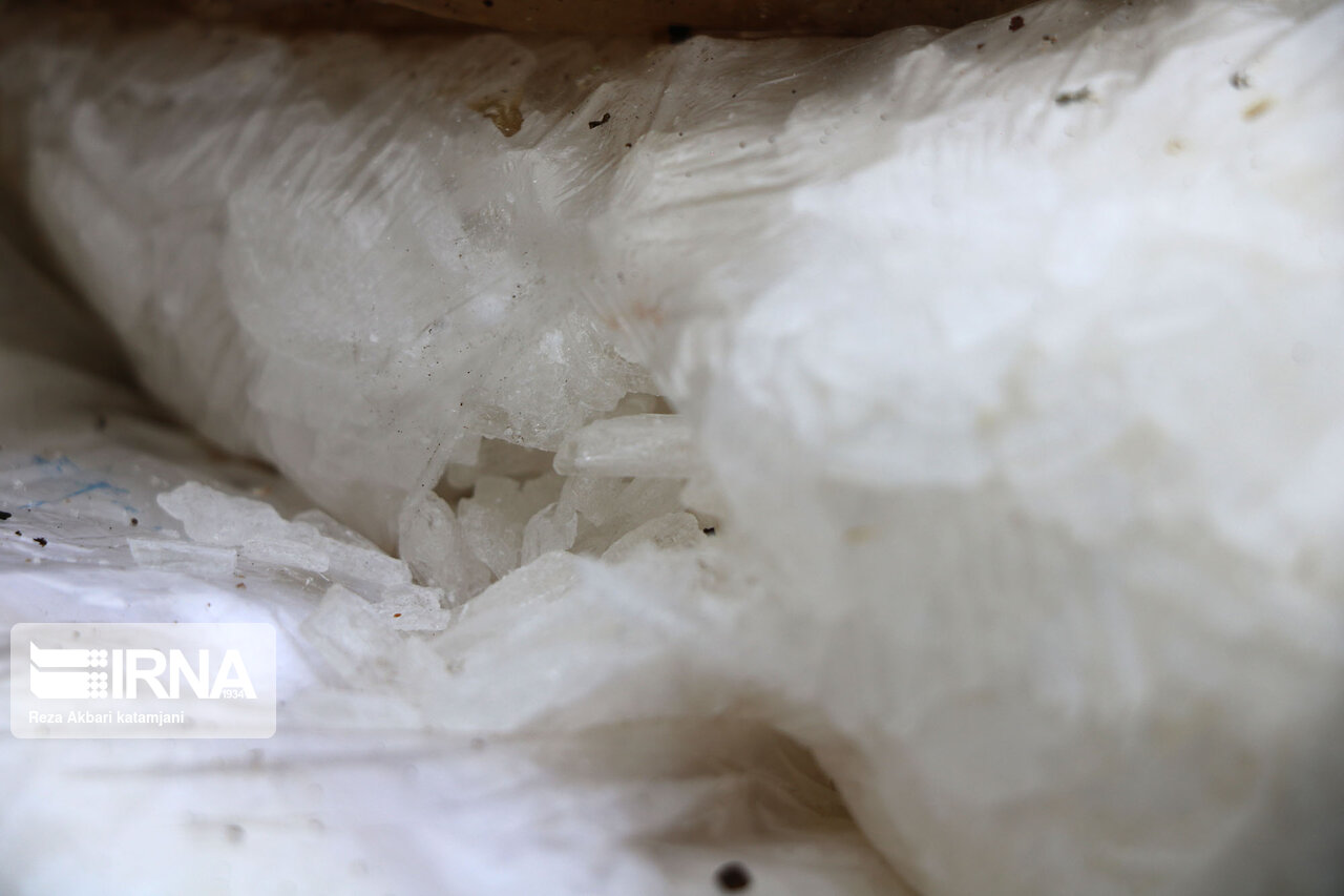 کشف ۱۰ کیلوگرم شیشه از قاچاقچیان مواد مخدر در خلخال
