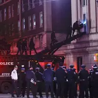 موج جدید اعتراضات دانشجویی در آمریکا؛ از ورود پلیس ضد شورش به ساختمان دانشگاه تا دستگیری ده‌ها دانشجو
