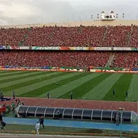 پر شدن ورزشگاه آزادی و شعارهای تند هواداران پرسپولیس و سپاهان