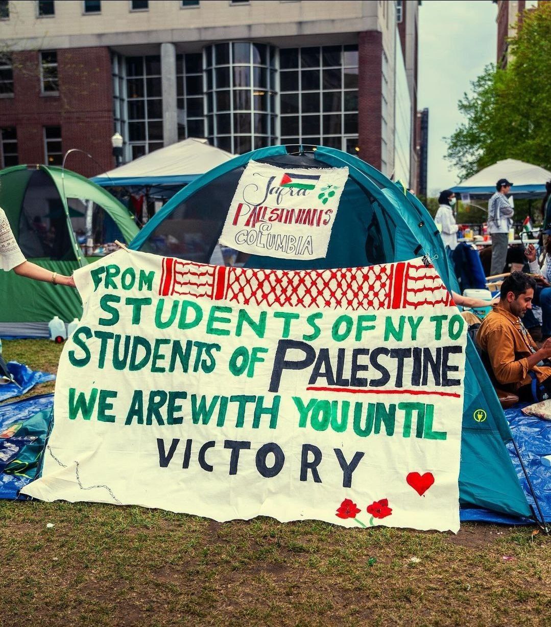 عکس/ پیام مهم دانشجویان آمریکایی در کمپین شبانه روزی؛ تا پیروزی با شماییم! 