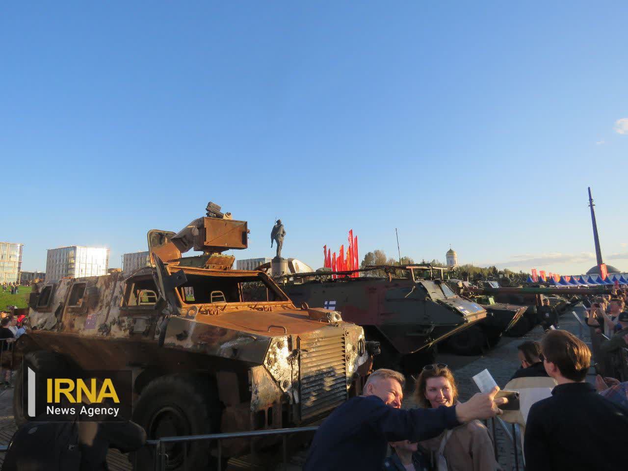 عکس سلفی با تانک‌های آمریکایی در مسکو