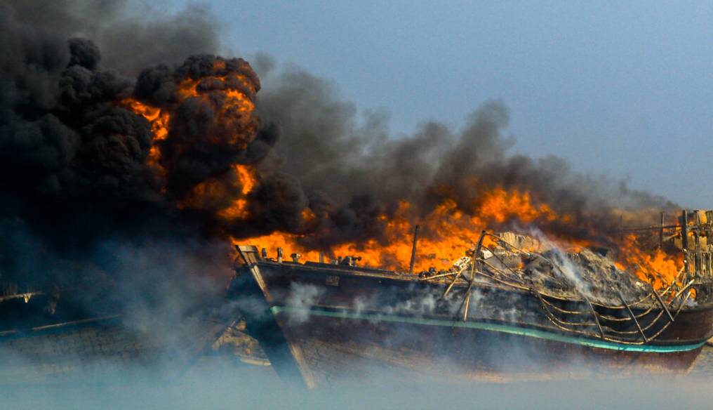 آتش‌سوزی یک لنج در آب‌های جزیره هرمز 10 کشته و مصدوم بر جا گذاشت