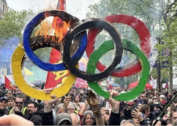 حلقه‌های المپیک در پاریس به آتش کشیده شد! 