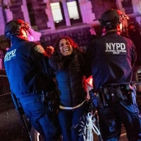 عکس/ بازداشت ۳۰۰ دانشجوی معترض در نیویورک