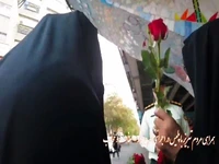 تقدیر شهروندان تبریزی از پلیس با اهدای شاخه گل