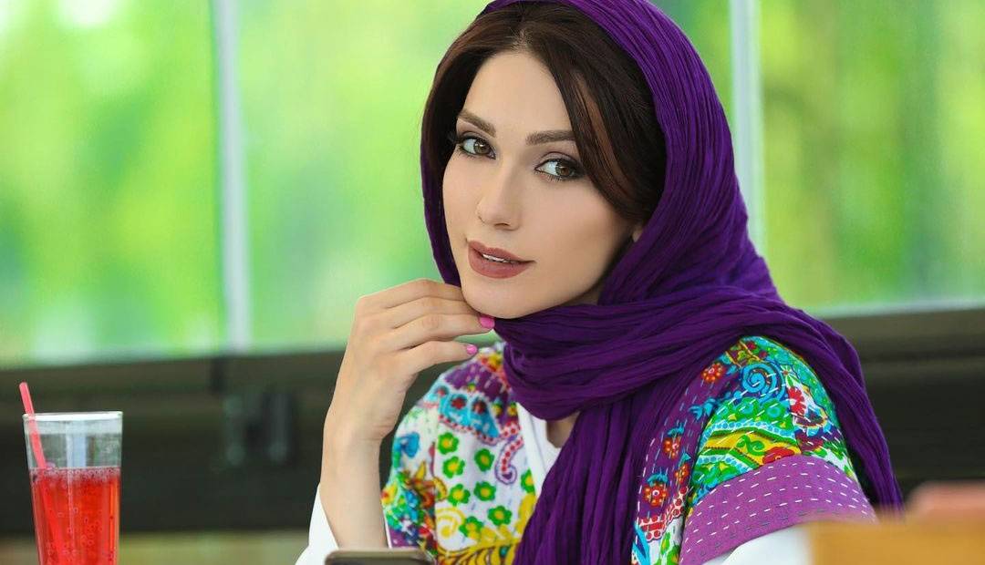 چهره ها/ استایل رنگی بازیگر زن سریال «گاندو» در ترکیه