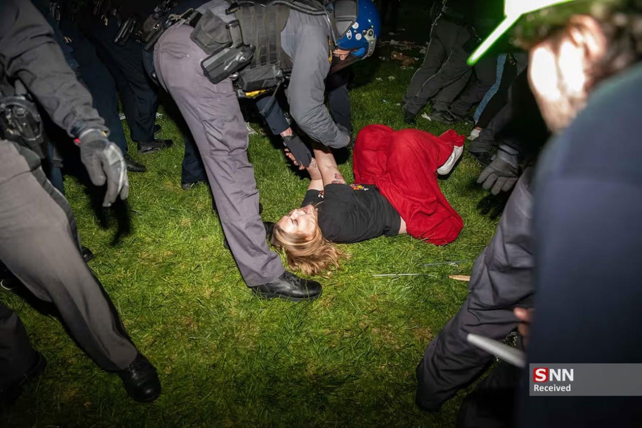 عکس/ درگیر شدن پلیس با دانشجویان آمریکایی معترض به جنایات رژیم صهیونیستی