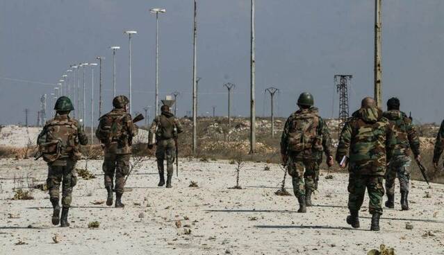 شهادت 13 نیروی ارتش سوریه در حمله داعش به استان حمص