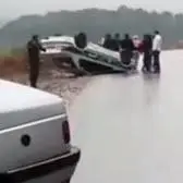 برخورد چندین خودرو با هم به دلیل لغزندگی جاده بر اثر بارش‌ها