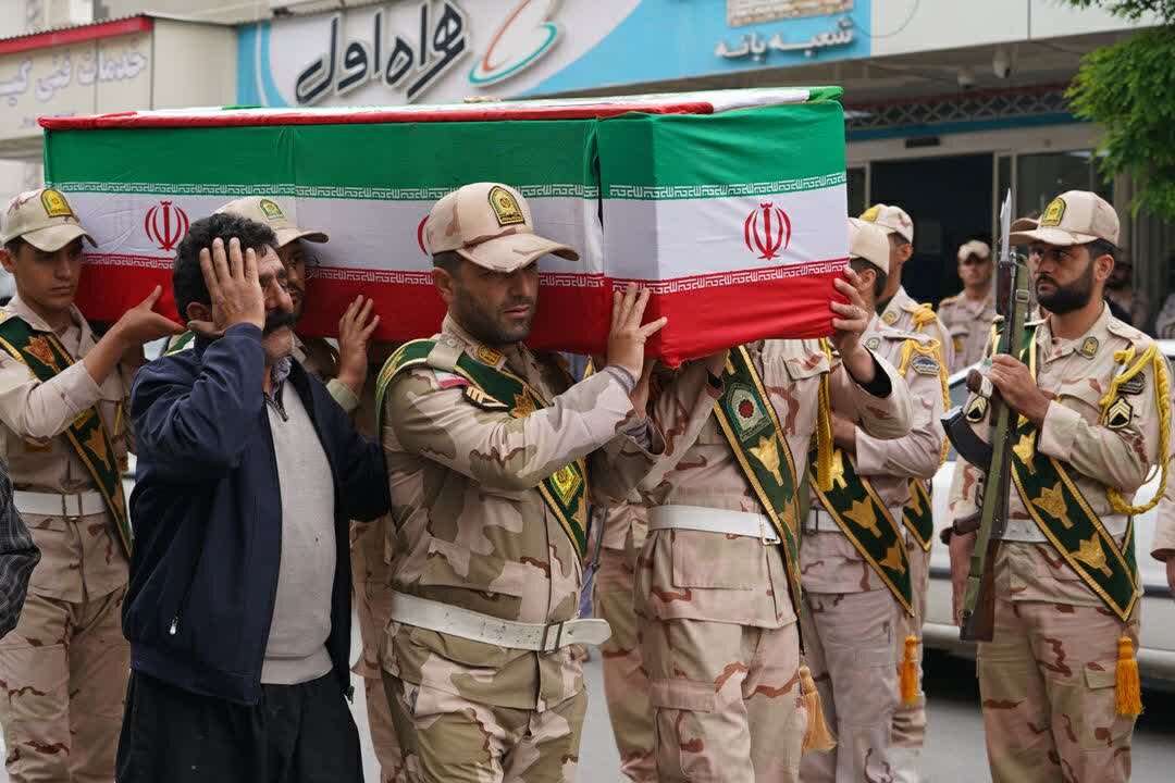 عکس/ پیکر سرباز وظیفه مرزبان شهید، تشییع شد