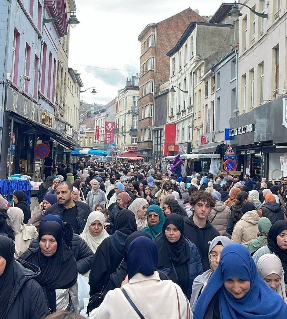  تصویری پر بازدید از خیابانی در بروکسل پایتخت بلژیک