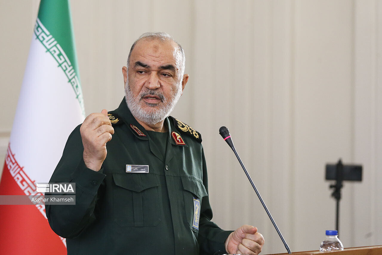 فرمانده کل سپاه: رفع محرومیت تنها با تفکر و روحیه جهادی امکان‌پذیر است
