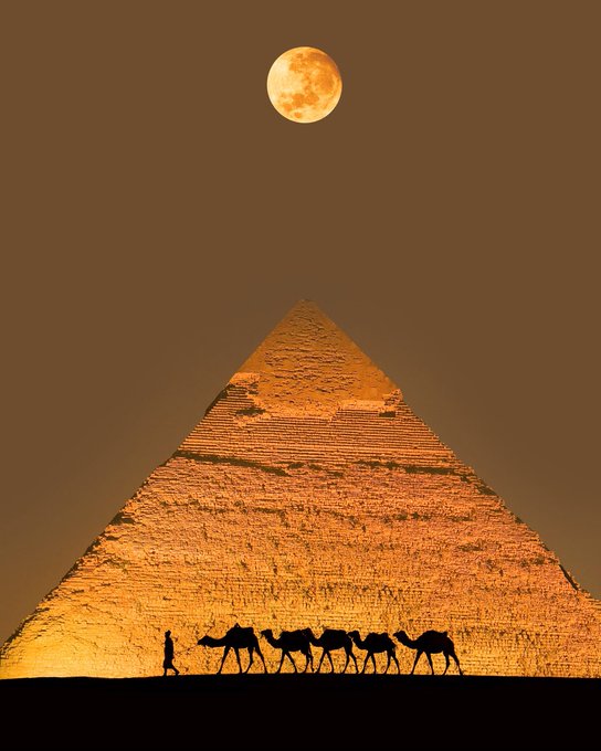 یک تصویر نادیده از اهرام ثلاثه مصر در شب