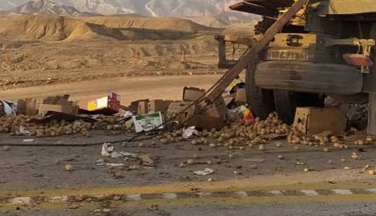 عکس/ آتش‌سوزی تریلر پس از برخورد با بنز تک در مسیر کهورستان - لار