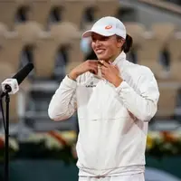 اِشویانتک همچنان بهترین تنیسور زن جهان