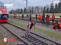 کشیدن قطار توسط ورزشکار روس