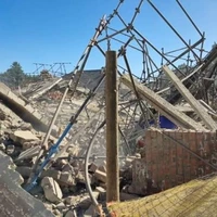 اولین تصاویر از فرو ریختن یک ساختمان در آفریقای جنوبی
