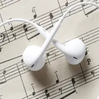 تمرین گوش دادن به موسیقی و تقویت حس شنیداری